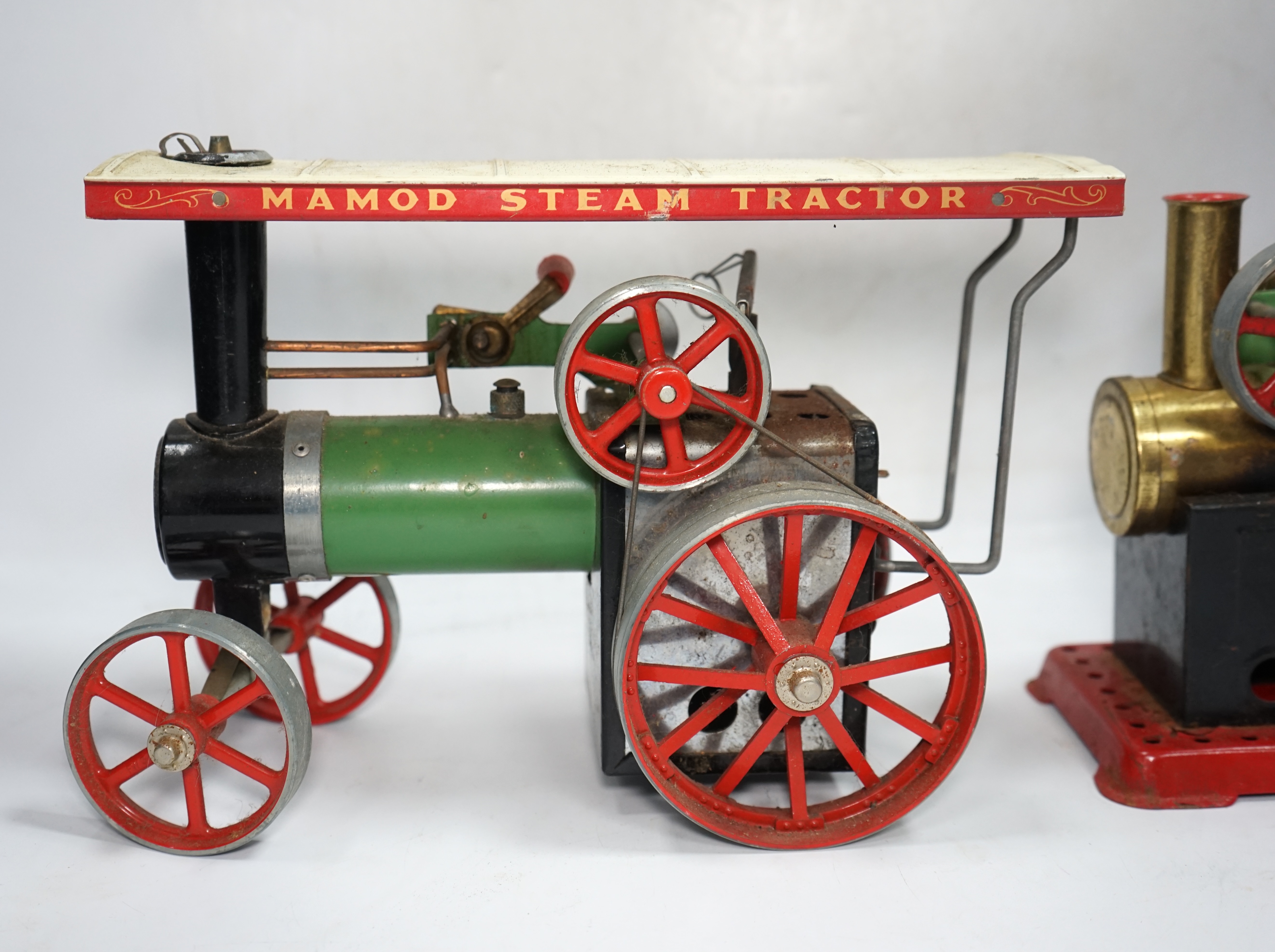 A Mamod live steam traction engine and a single cylinder stationary engine. Condition - poor to fair.